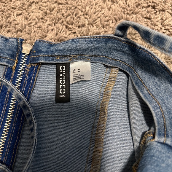 Medium size Short Dresses for women Guess, Fashion Nova and le chateau brand - Picture 3 of 13